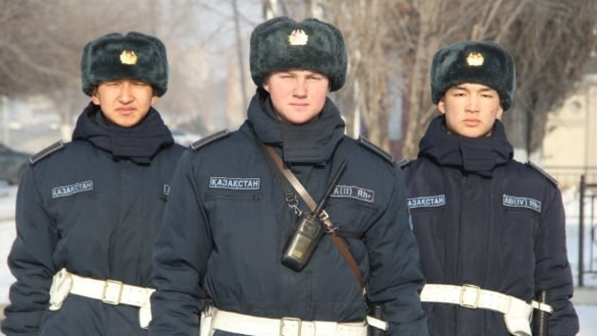 Ппс армия. Зимняя форма полиции. Форма ППС полиции Казахстана. Зимняя форма ППС. Зимняя форма военной полиции.