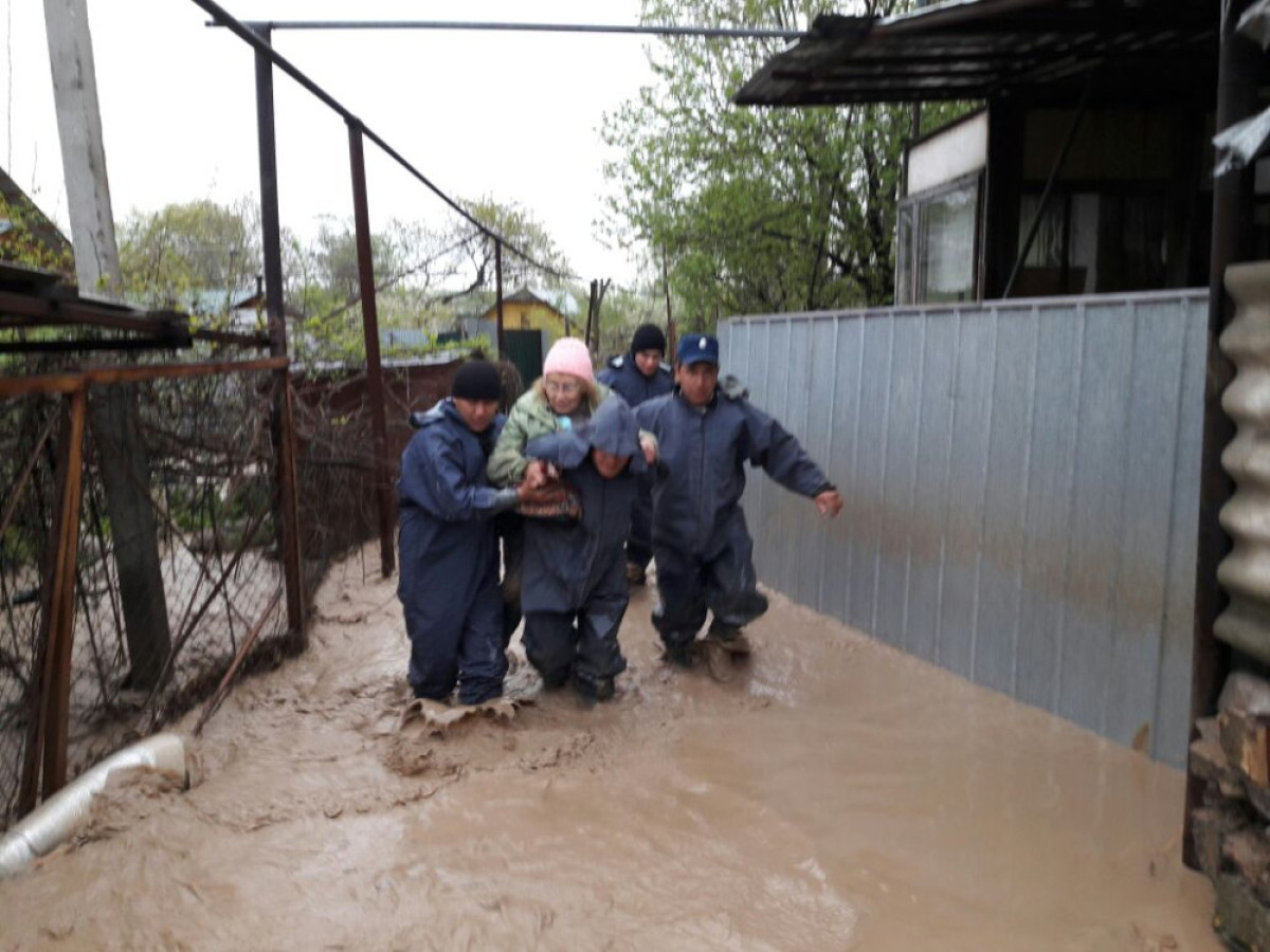 Дачные участки и жилые дома в Алматинской области уходят под воду