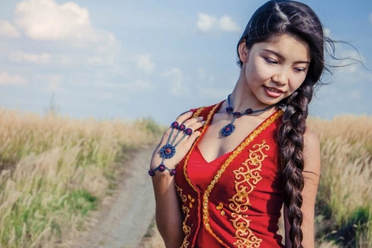 Самое красивое казахское. Красивые казашки. Красивые казахские девушки. Девушки средней Азии. Казахские модели девушки.