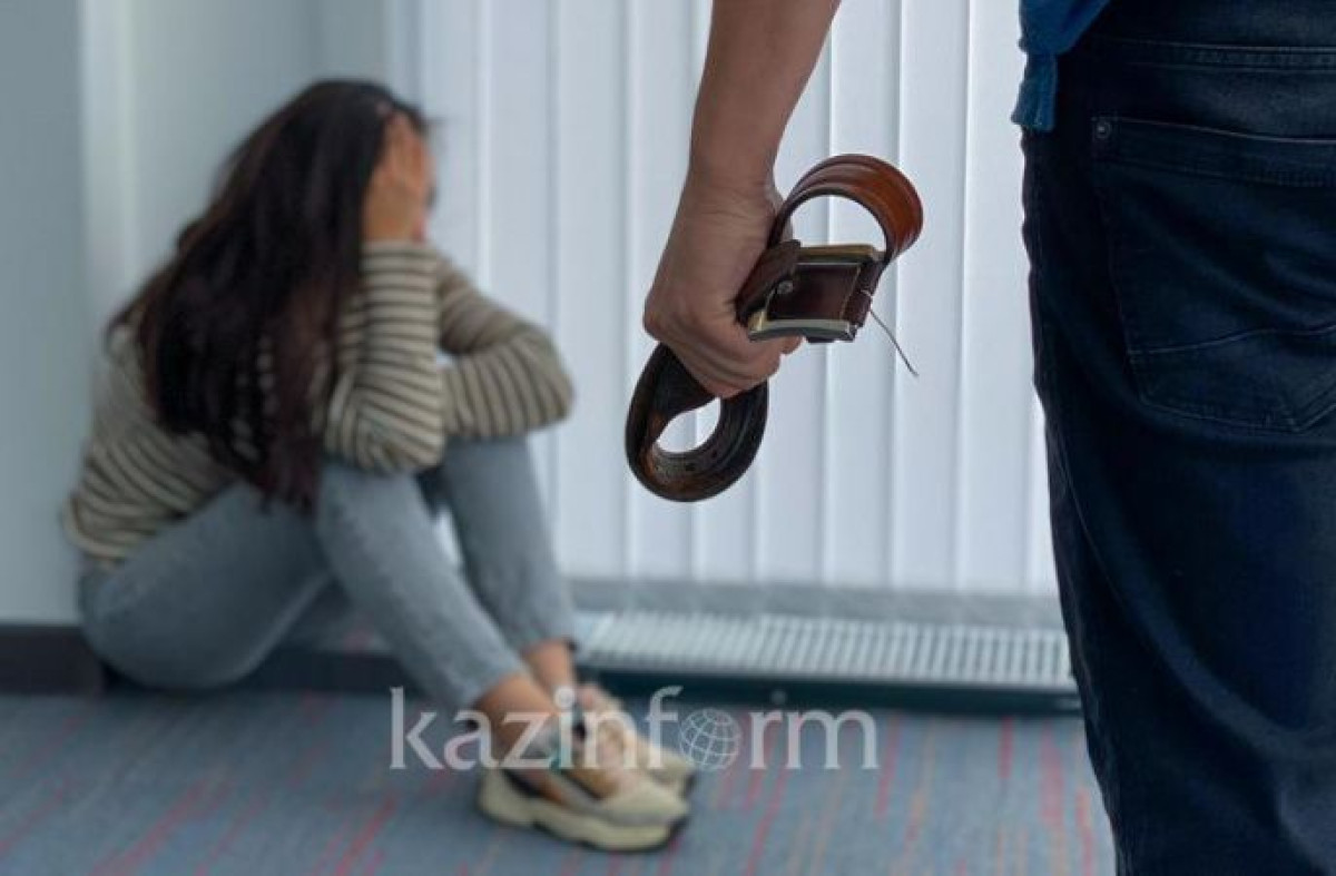 Казахстан закон о домашнем насилии. Наказание женщин ремнем. Жертва домашнего насилия.