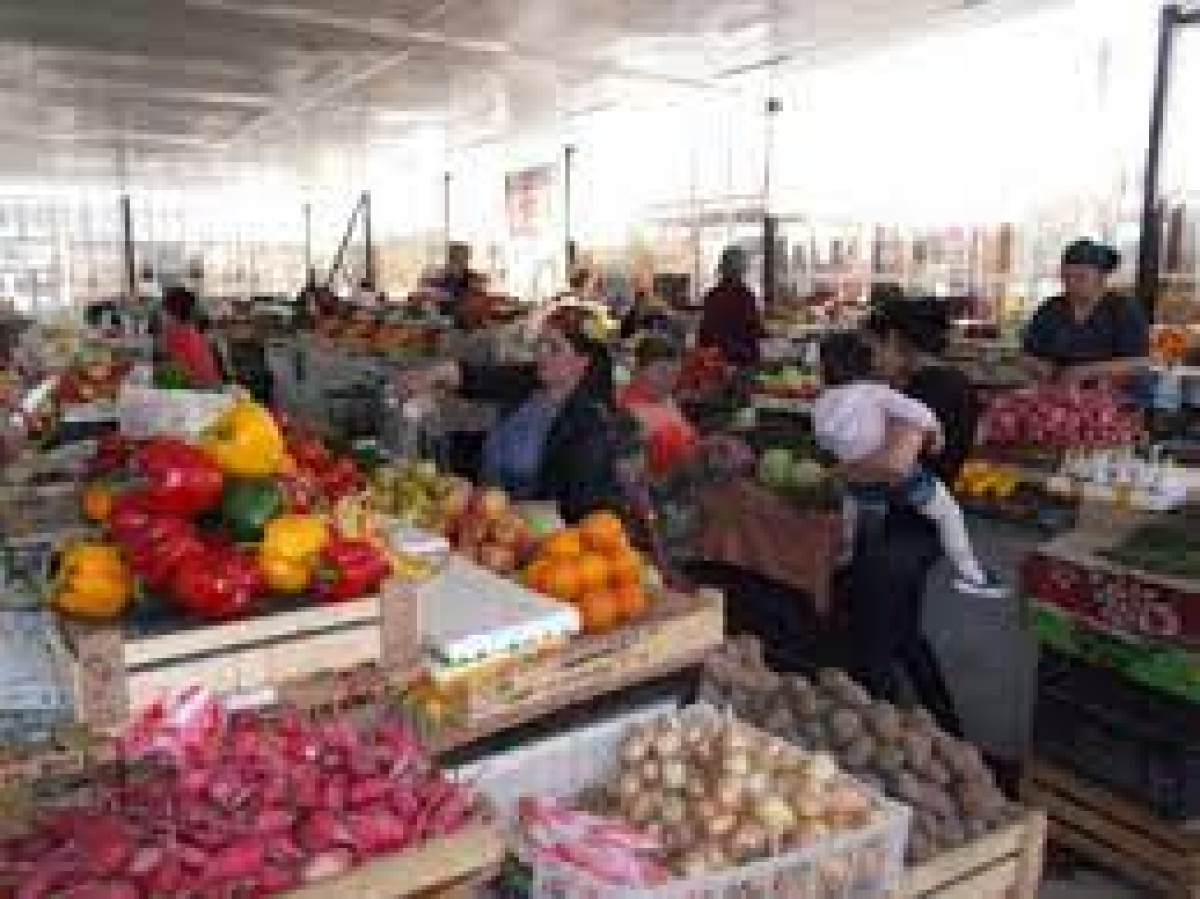 Семей тараз. Зеленый базар Тараз. Семья на рынке базаре. Тараз рынок. Зеленый рынок г Джамбул.