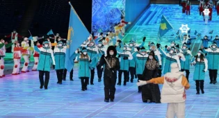 Костюмы знаменосцев Казахстана на Олимпиаде в Пекине передали в музей МОК