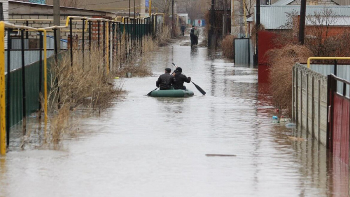 Прогноз на паводок курган. Паводок в Актобе. Половодье в Актобе. Наводнение в Казахстане. Подтопление в Актобе.
