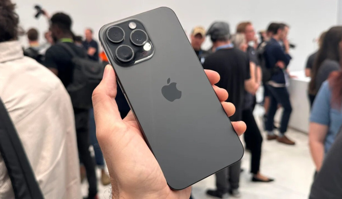 Apple объяснила причину перегрева нового iPhone 15