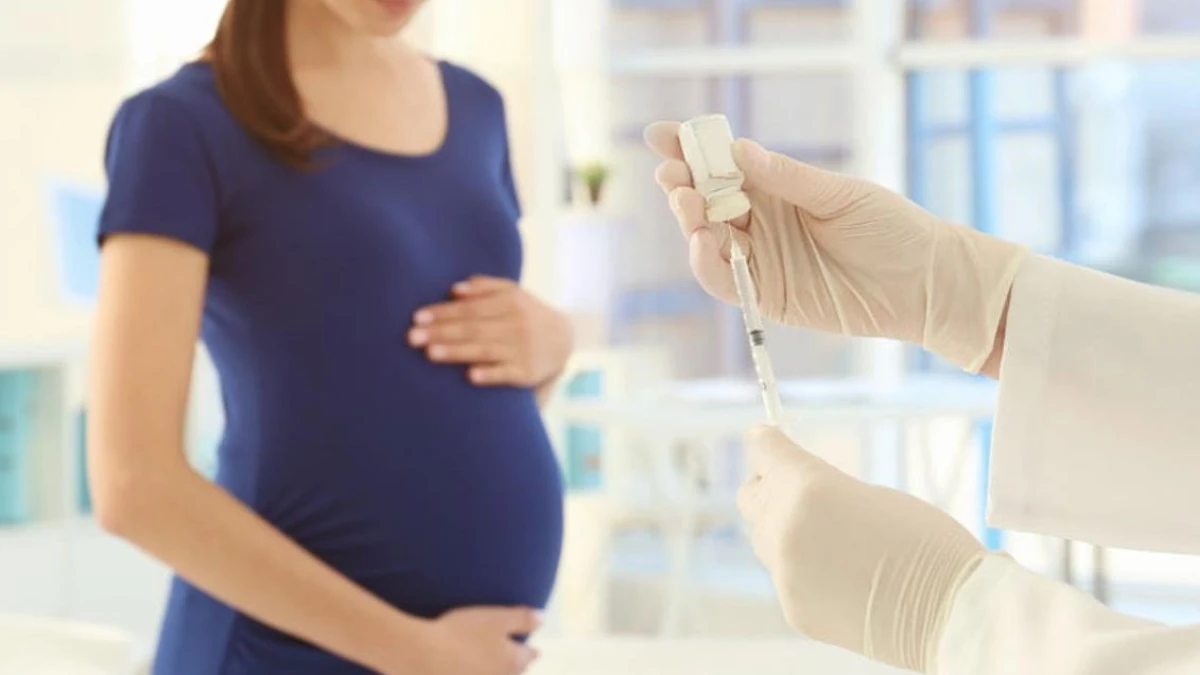 Нужно ли вакцинироваться от гриппа беременным, рассказали в Минздраве