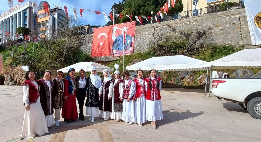 23 апреля в турции какой праздник. Праздники в Турции. Праздники в Турции 2024. Турция на майские праздники.