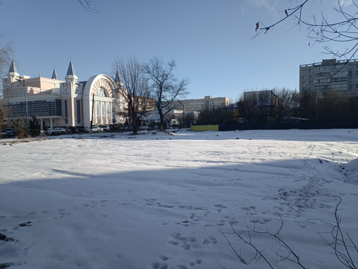 Пустырь в Костанае, где снесли частные дома